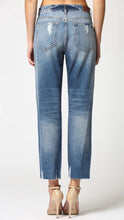 Load image into Gallery viewer, “Hidden” Tracey Straight Crop Jeans
