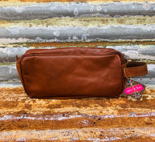 Load image into Gallery viewer, Park Hill Leather Men’s Toiletry Bag

